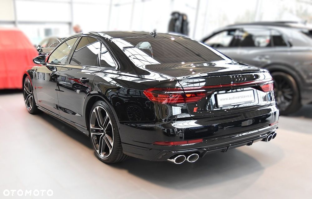 Audi S8 - 4
