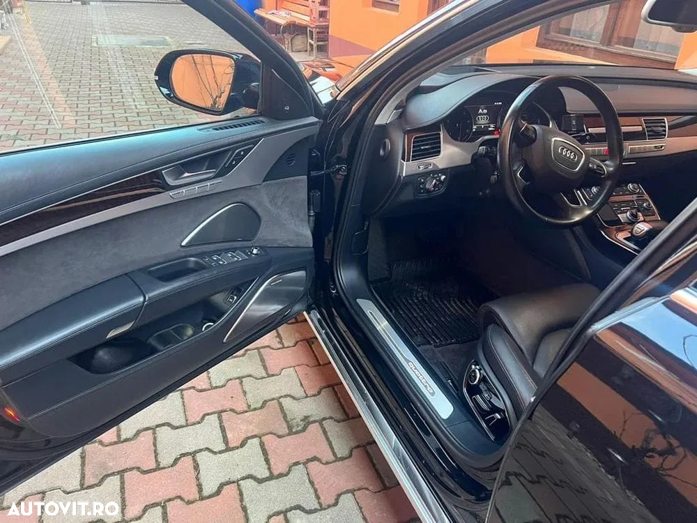 Audi A8 - 8