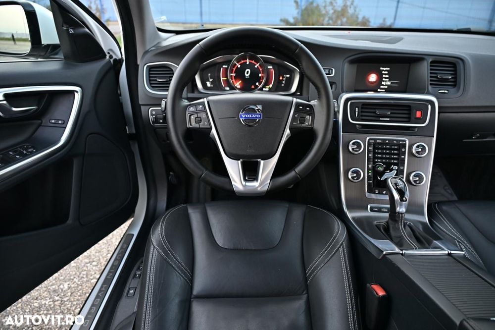 Volvo V60 D6 Plug-In-Hybrid AWD Geartronic Summum - 19