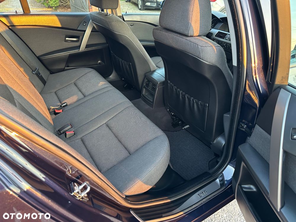 BMW Seria 5 525i - 24