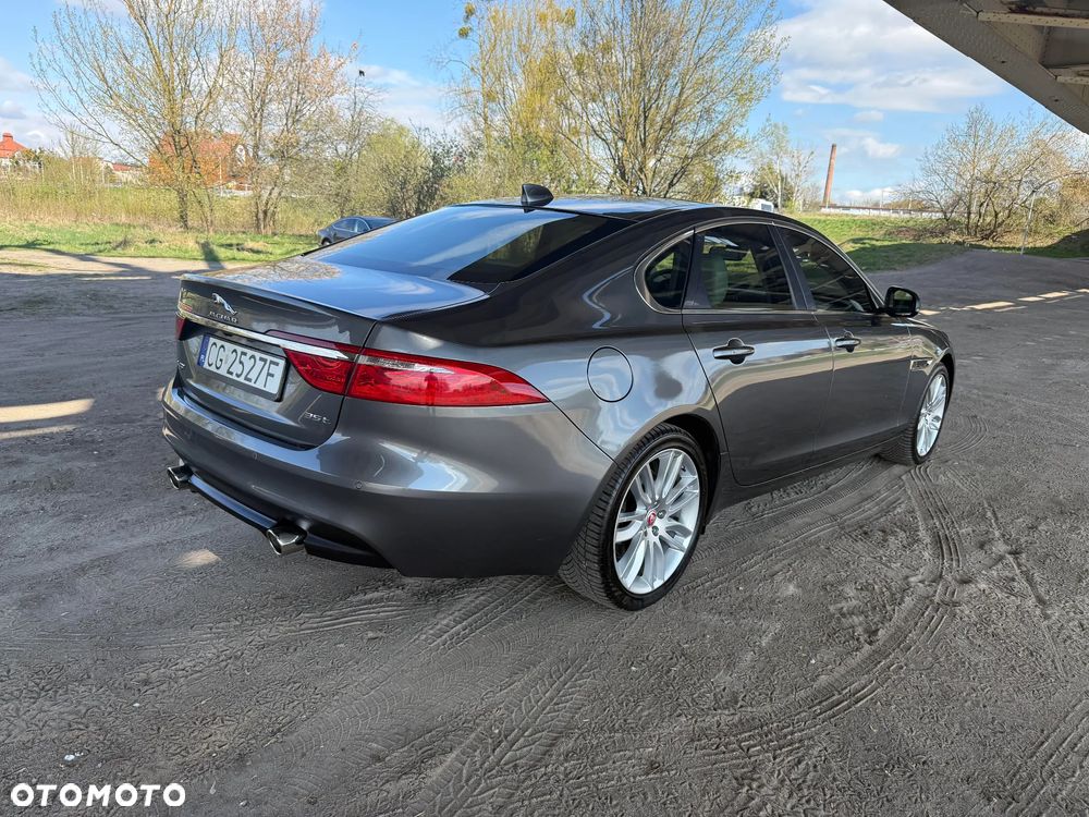 Jaguar XF 35t Prestige - 6