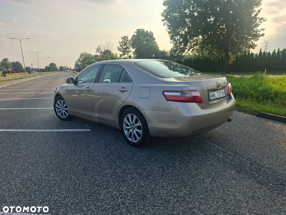 Toyota Camry - 6