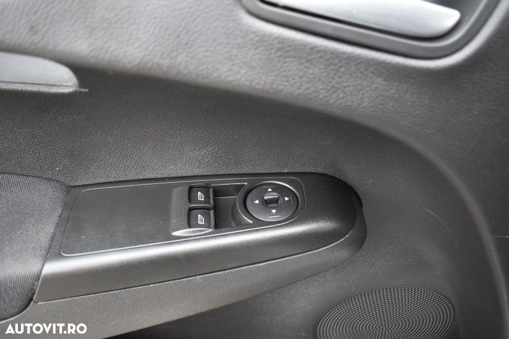 Ford Transit Courier - 17