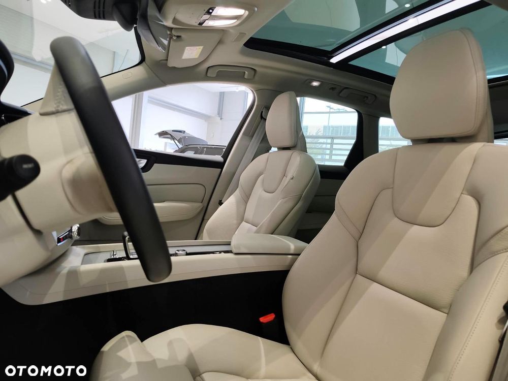 Volvo XC 60 B5 D AWD Plus Bright - 17
