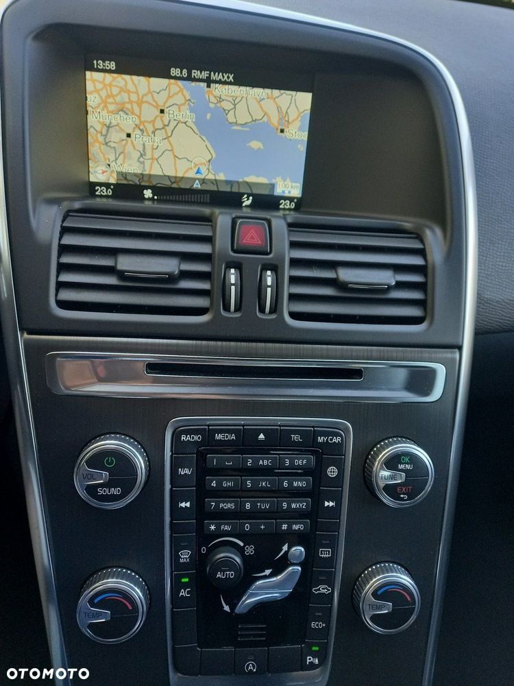 Volvo XC 60 D3 Geartronic Momentum - 37