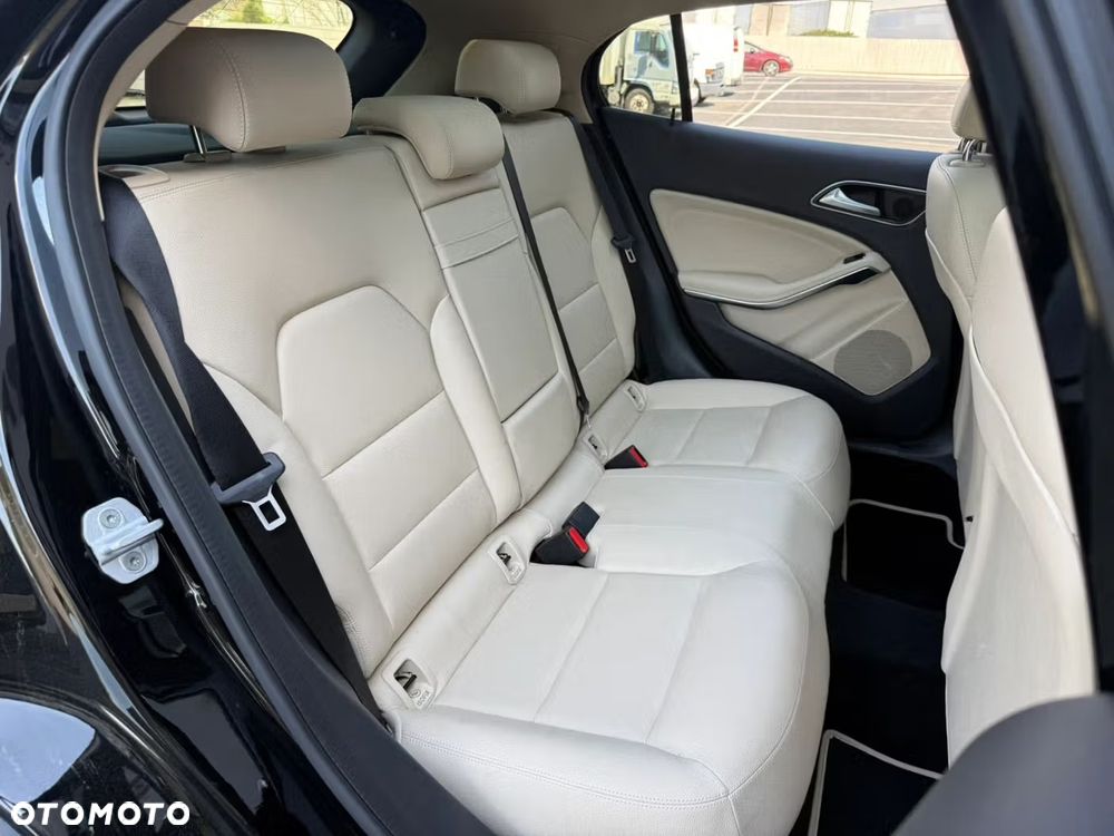 Mercedes-Benz GLA 250 7G-DCT - 18