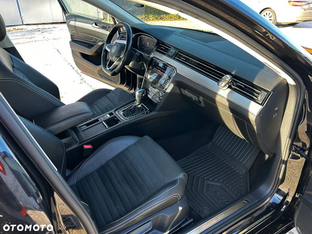 Volkswagen Passat 2.0 TSI Elegance DSG - 24