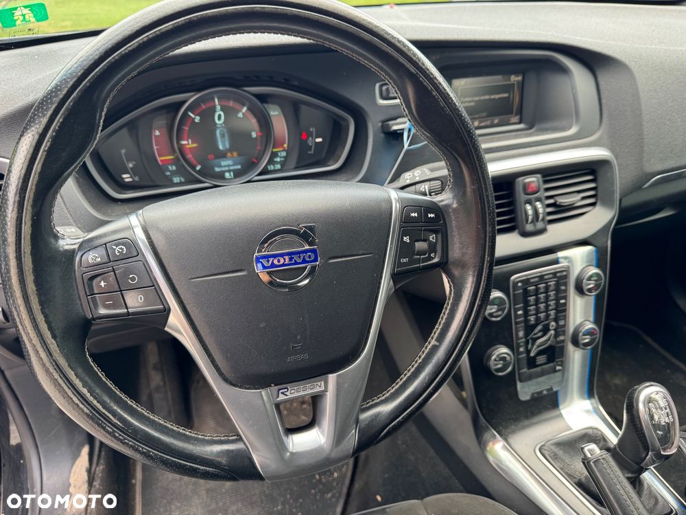 Volvo V40 D2 R Design - 10
