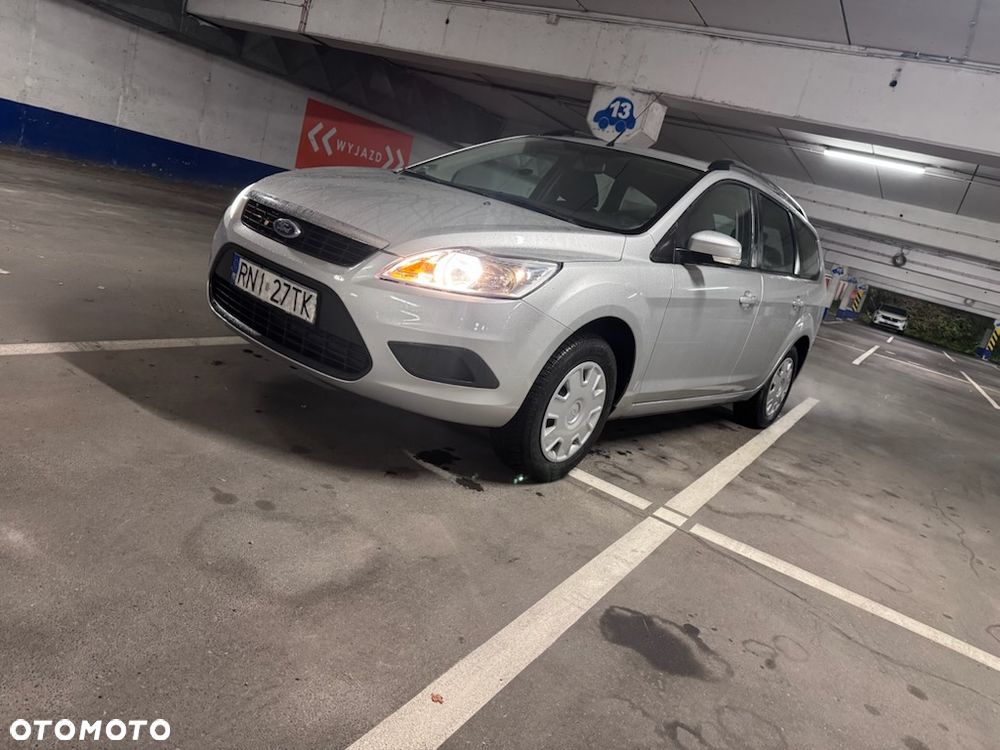 Ford Focus 2010 photo 2