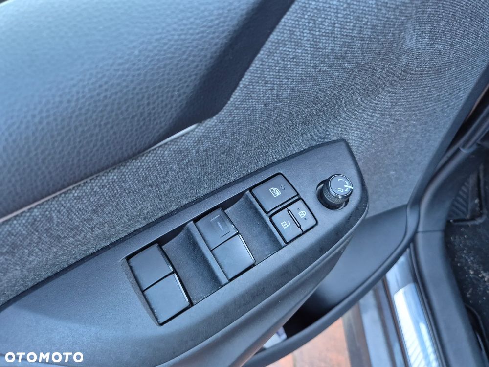 Toyota Yaris Hybrid 100 Dynamic EU6 - 19
