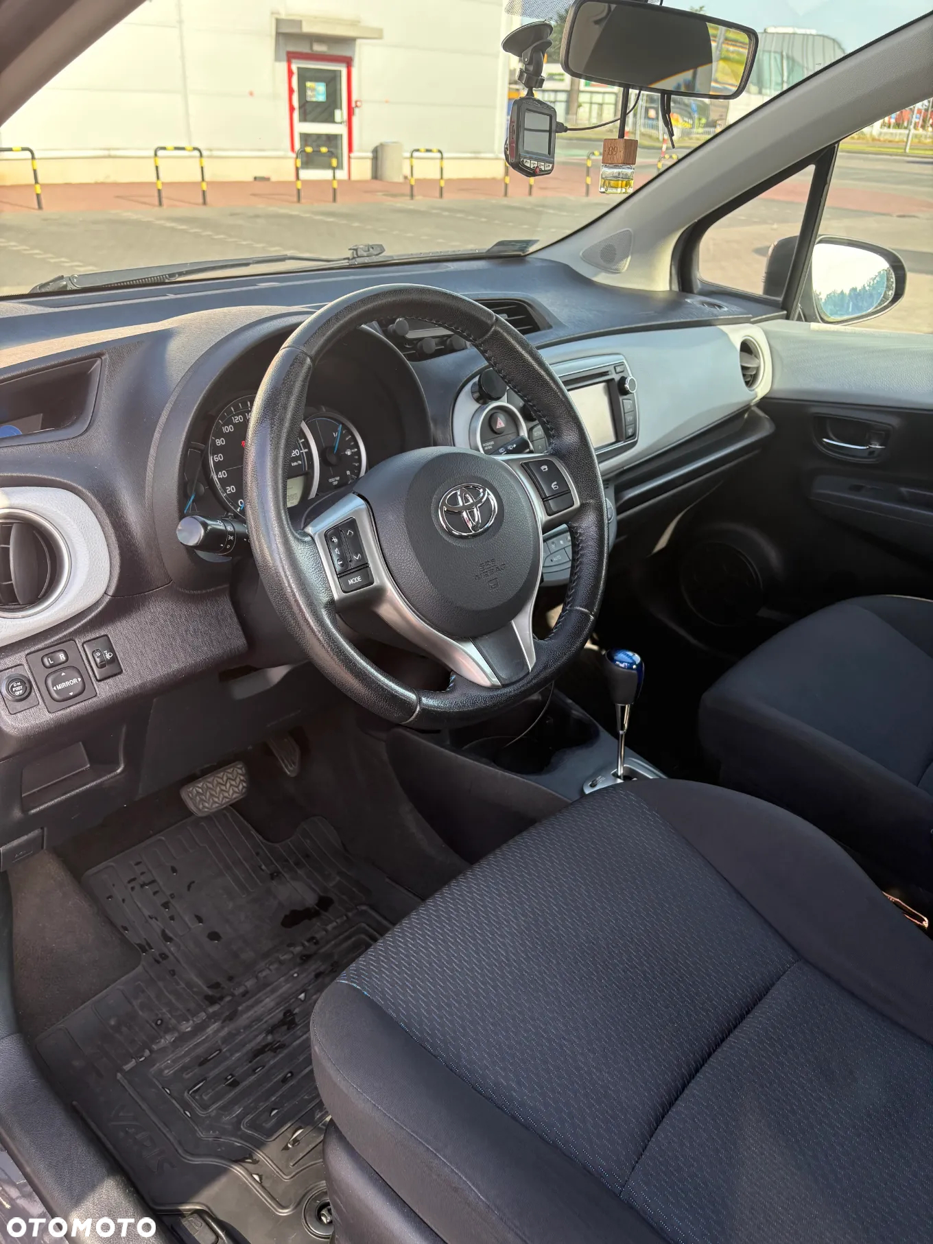Toyota Yaris - 12