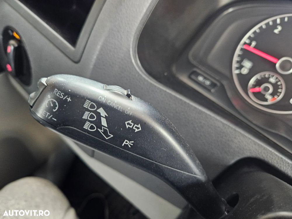 Volkswagen Caravelle - 28