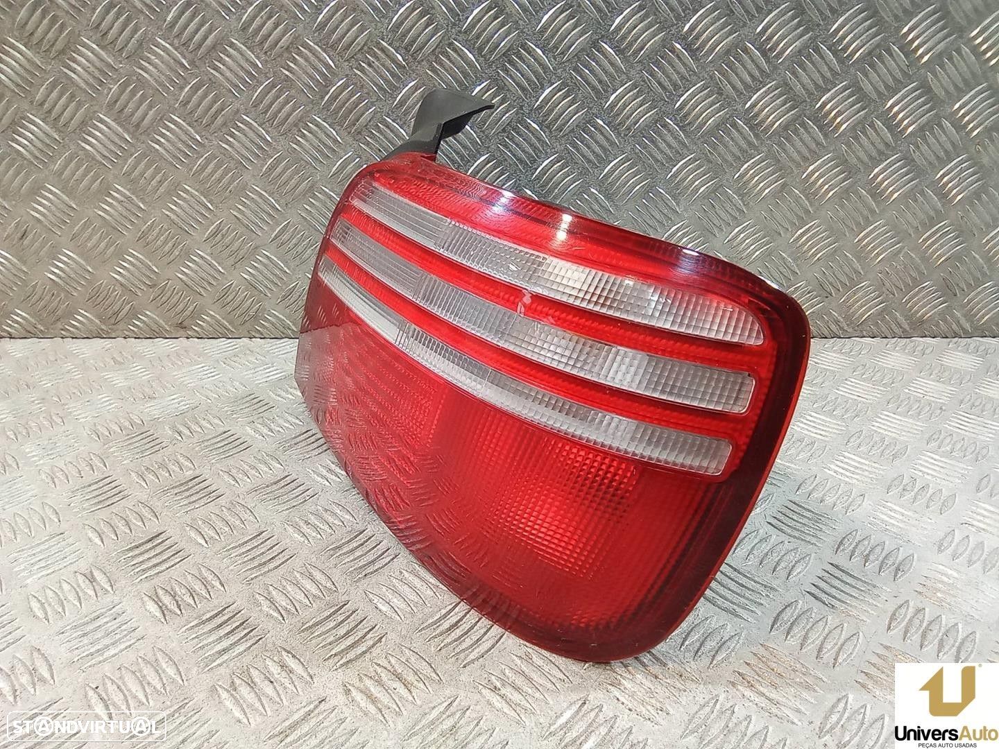 FAROLIM TRASEIRO DIREITO HONDA ACCORD VI 2001 -2VP23603712 - 1