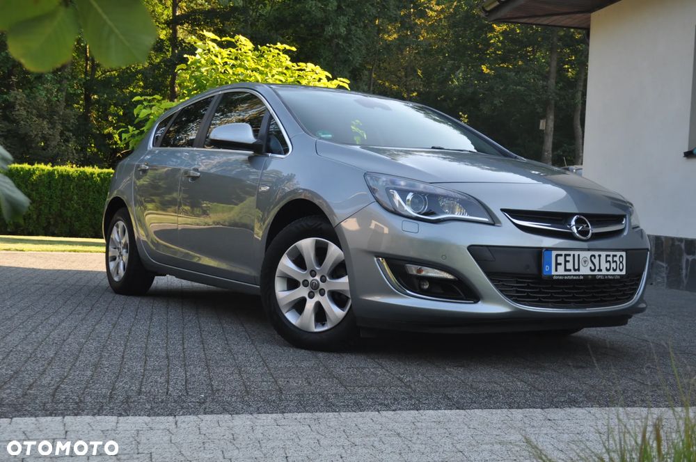 Opel Astra 1.4 Turbo Exklusiv - 2