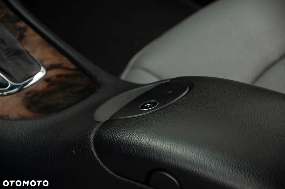 Mercedes-Benz CLK 350 7G-TRONIC Avantgarde - 28