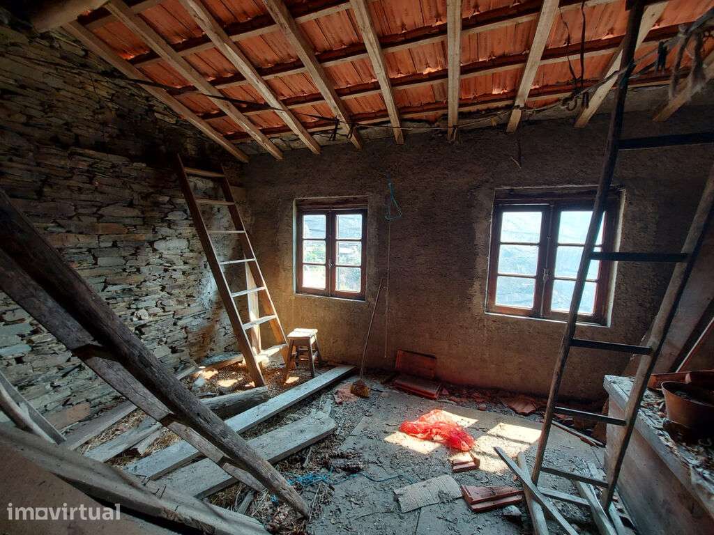 Moradia T2  em Xisto na Aldeia da Relva Velha, Cerdeira e Moura da Ser - Grande imagem: 5/11