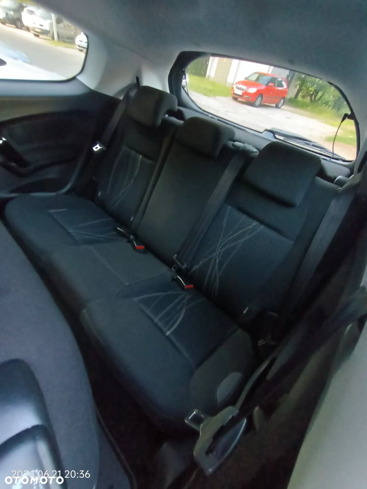 Peugeot 208 - 23