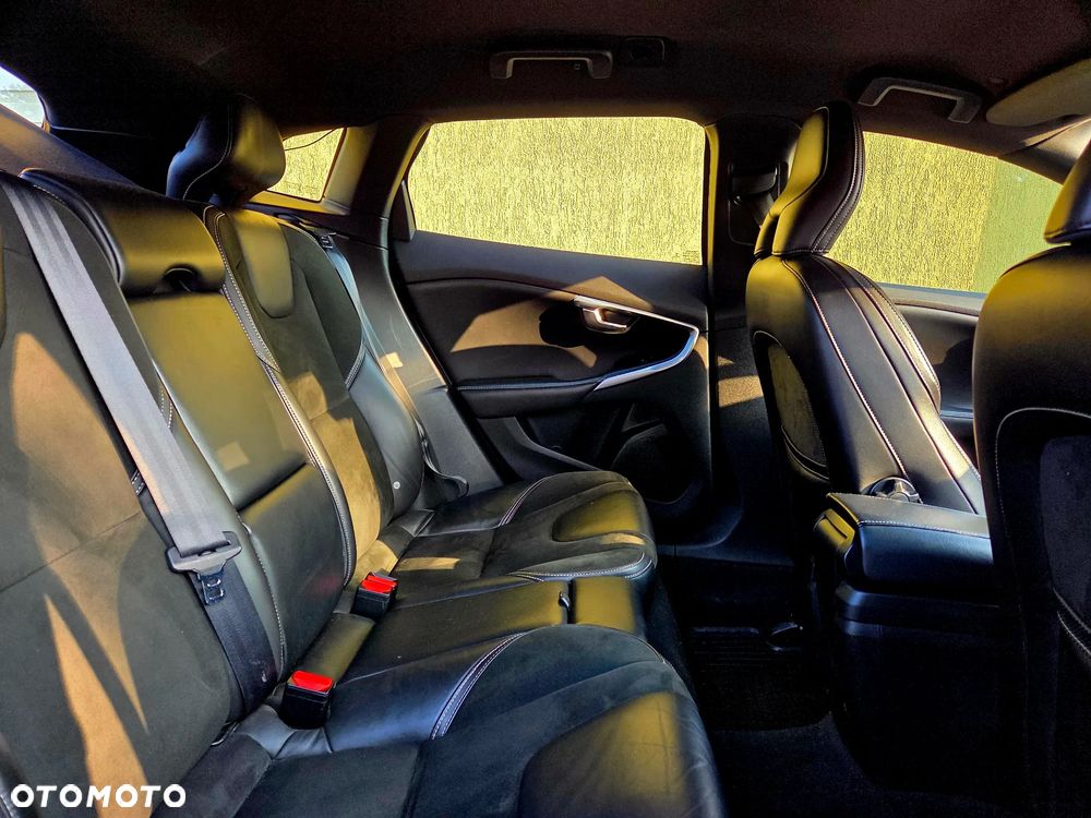Volvo V40 D2 R Design - 9