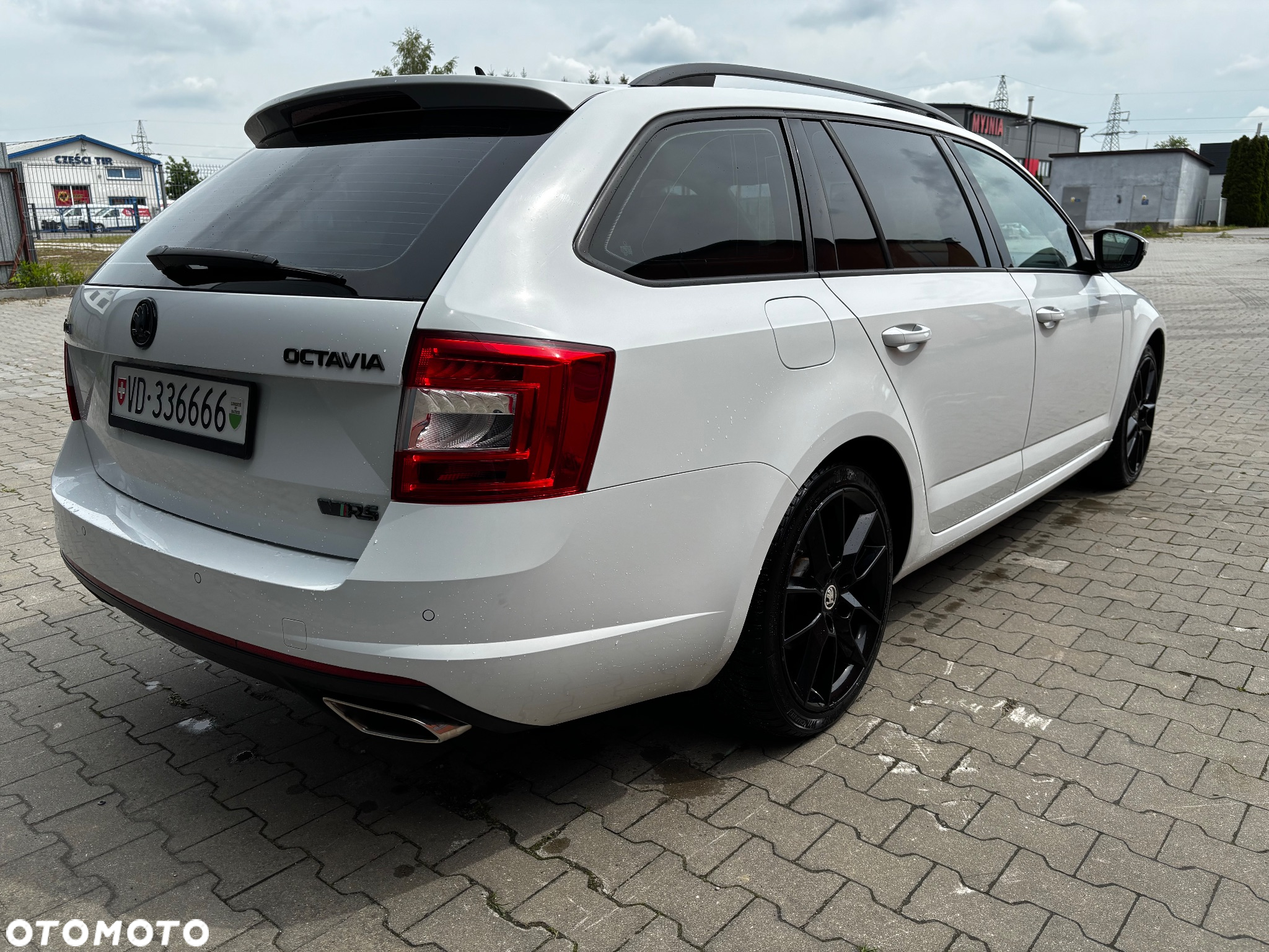 Skoda Octavia 2.0 TDI DSG RS - 23
