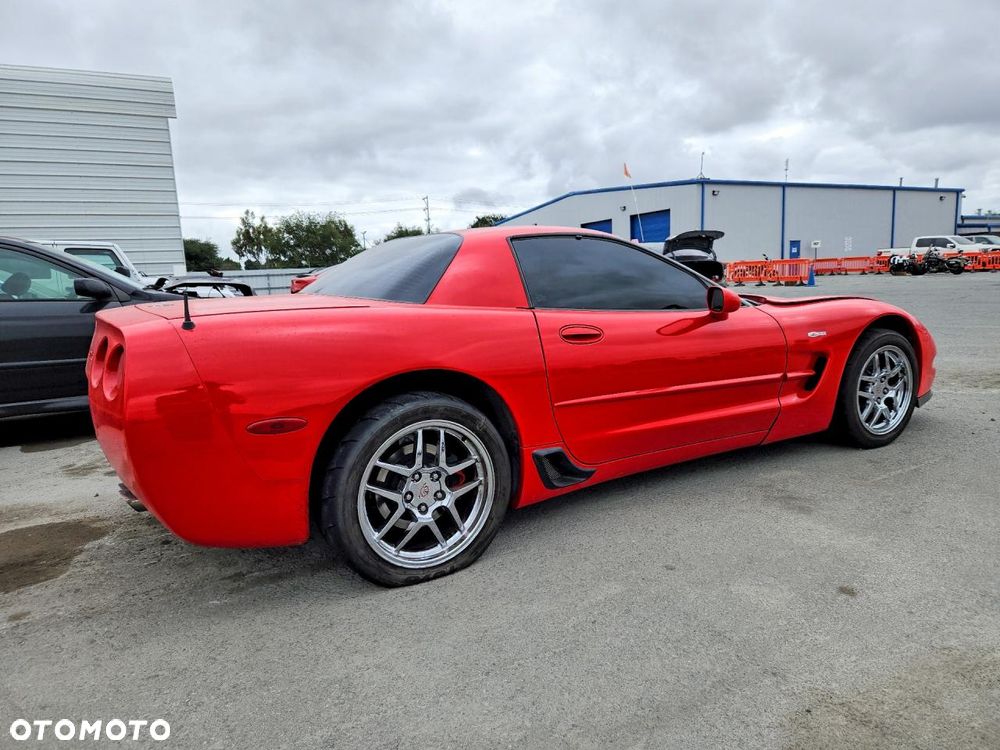 Chevrolet Corvette - 4
