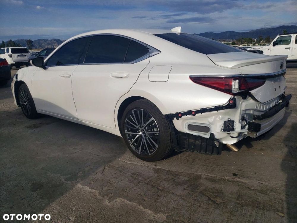 Lexus ES - 4