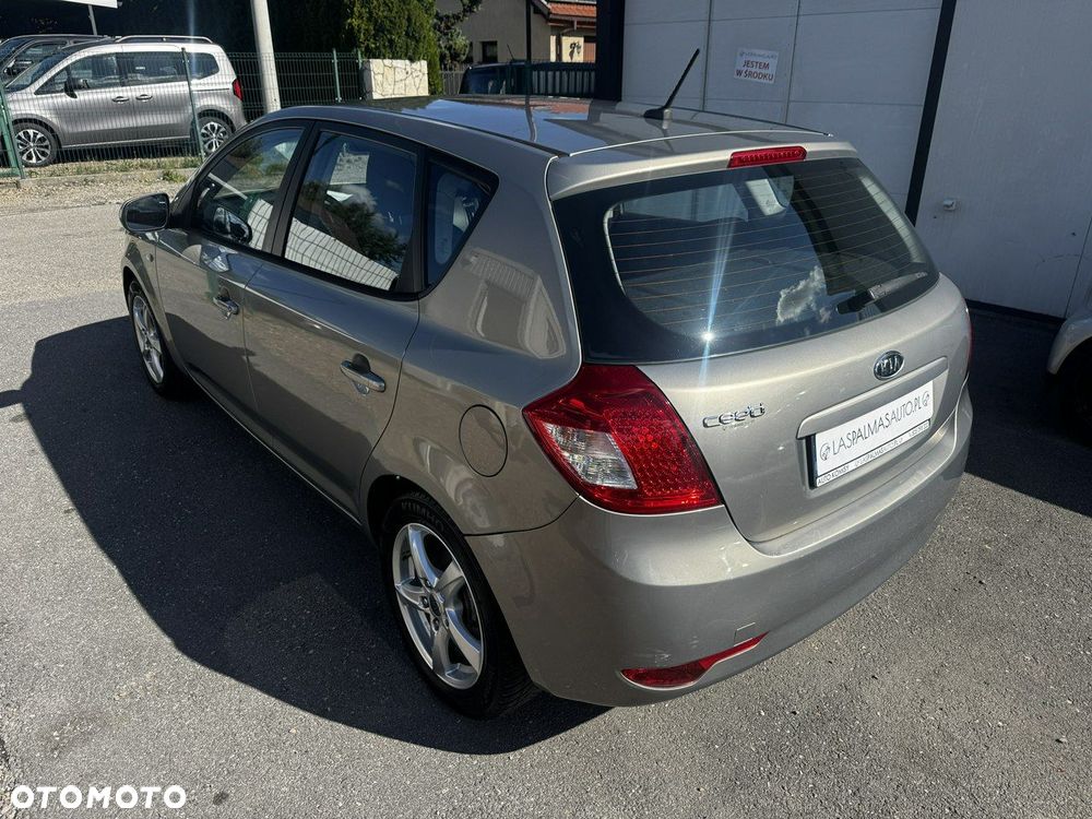 Kia Ceed - 4