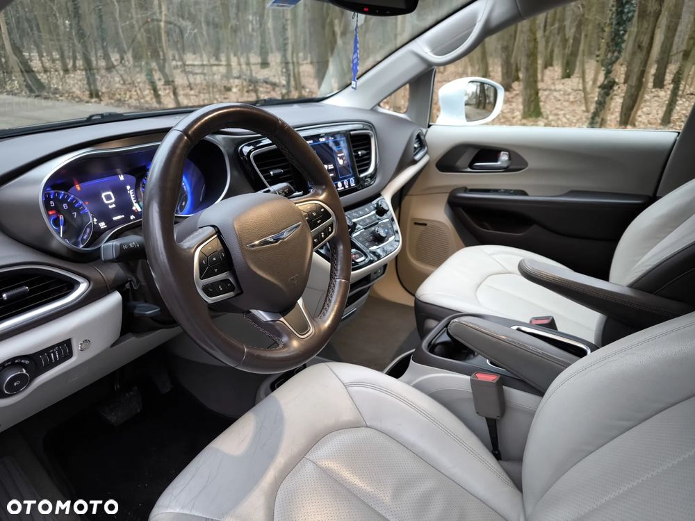 Chrysler Pacifica - 18