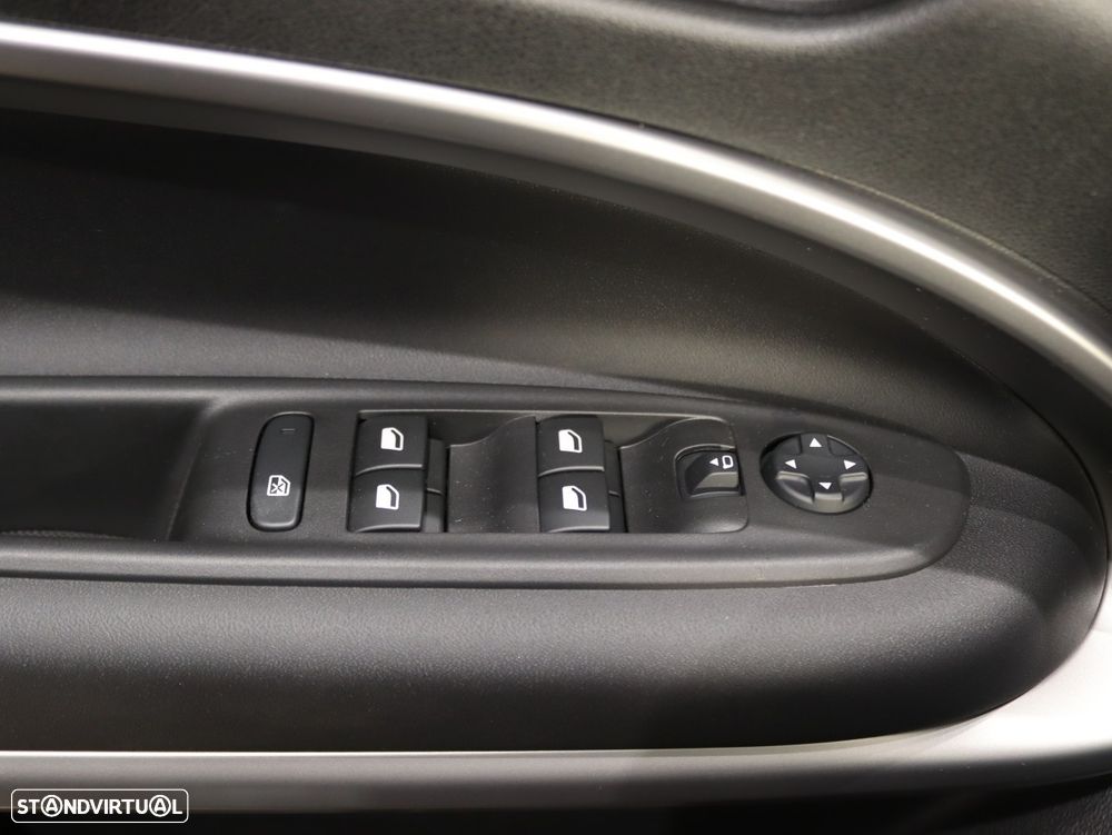 Jeep Avenger 1.2 e-Hybrid Altitude DCT - 20