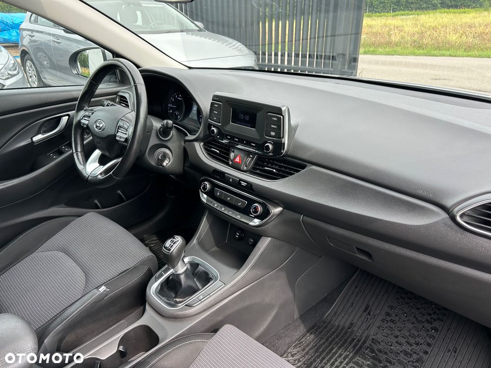 Hyundai i30 1.5 DPI Classic + - 15