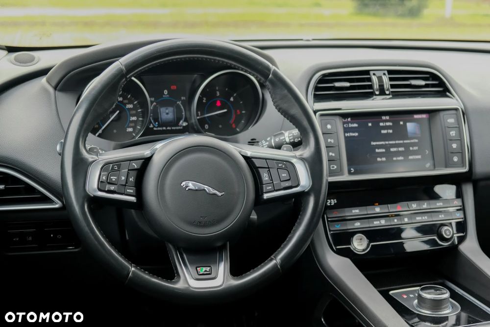 Jaguar F-Pace 20d AWD R-Sport - 22