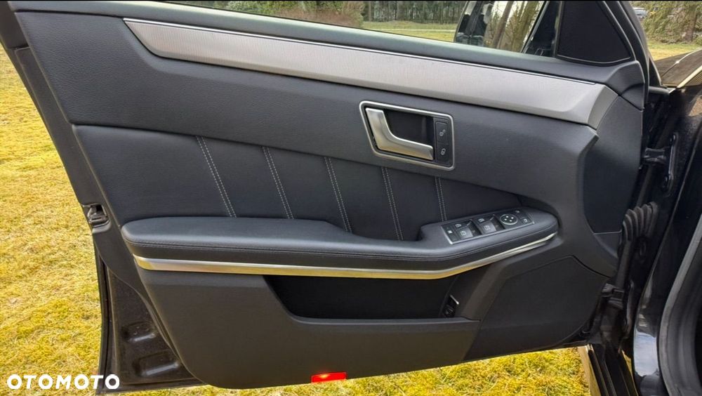 Mercedes-Benz Klasa E 220 BlueTEC 4-Matic Classic - 8