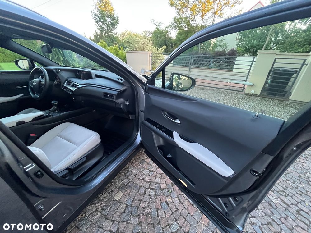 Lexus UX 250h Elegance 2WD - 29