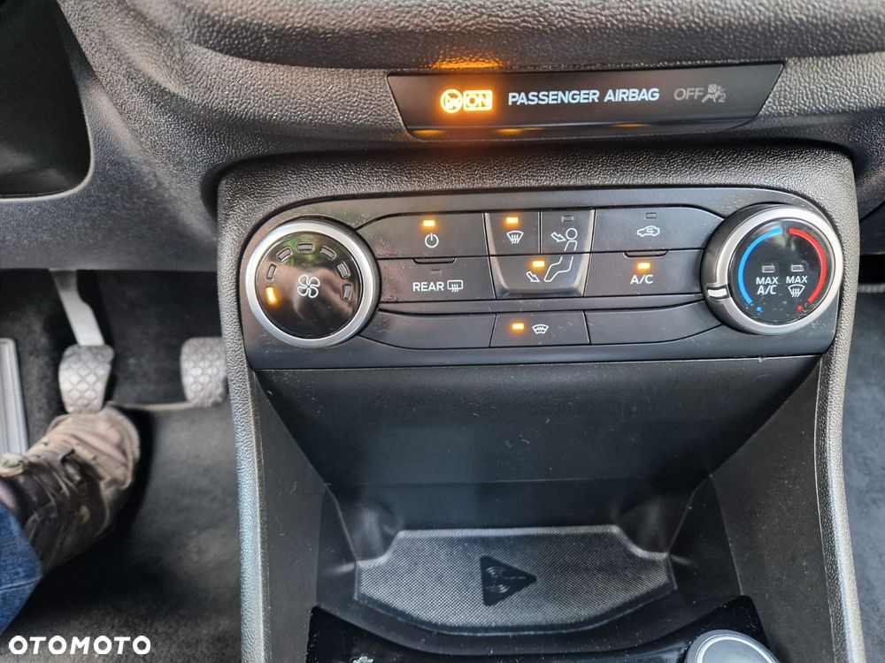 Ford Fiesta 1.1 S&S TITANIUM - 17