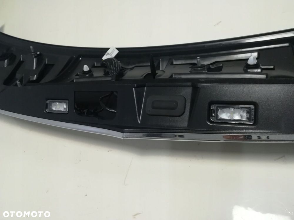 MASERATI LEVANTE BLENDA LISTWA KLAPY MIKROSTYK - 9