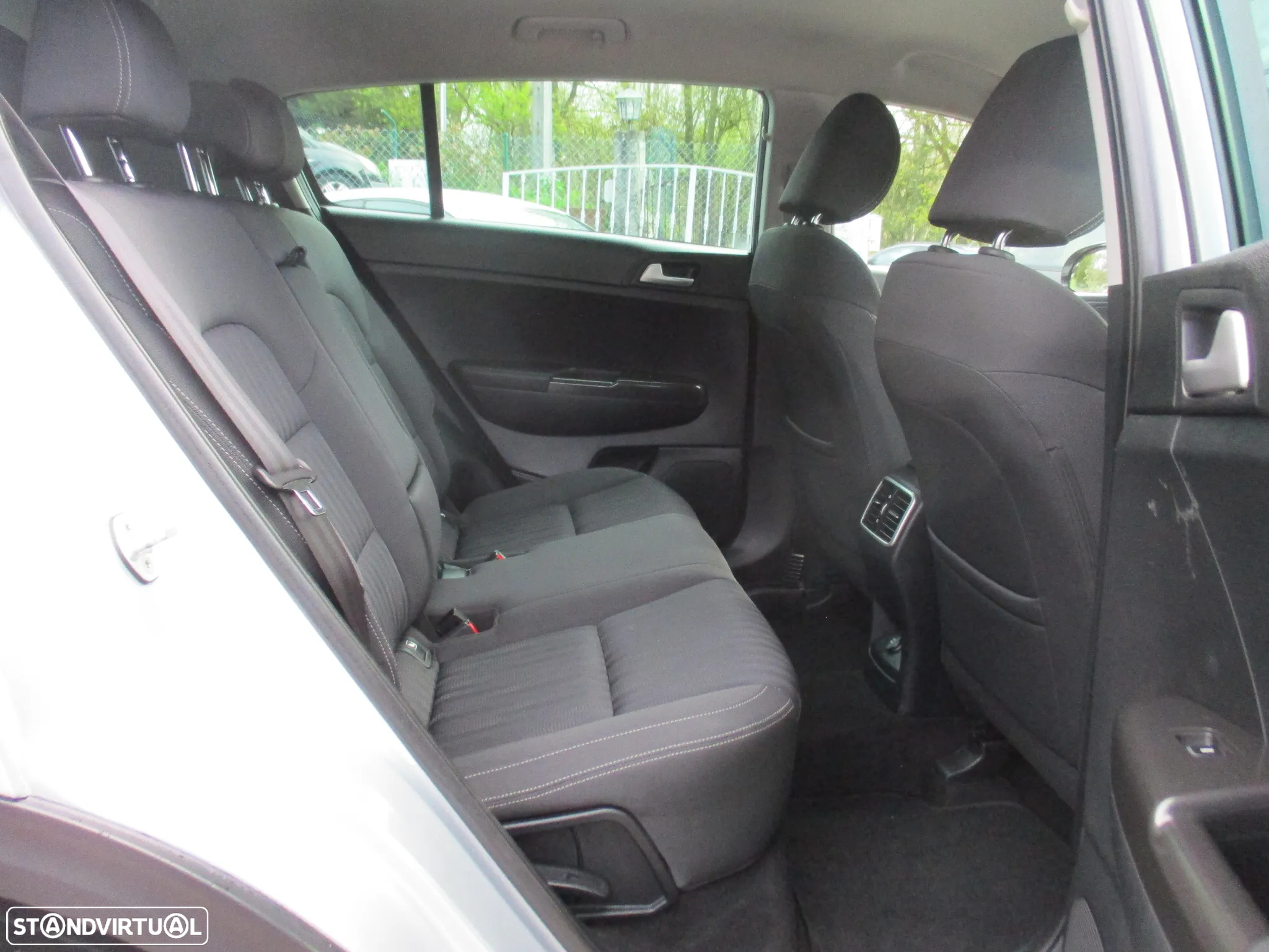Kia Sportage 1.7 CRDi ISG LX - 21