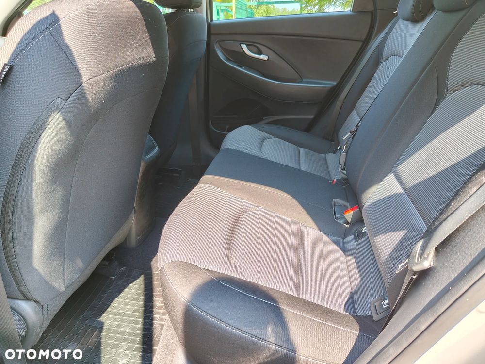 Hyundai i30 1.6 D Classic + - 18