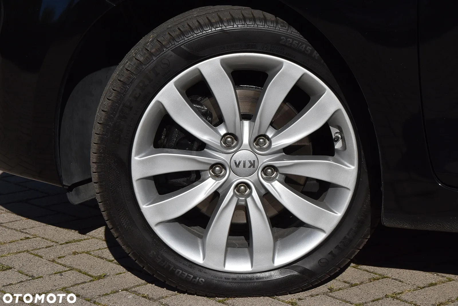 Kia Carens - 12