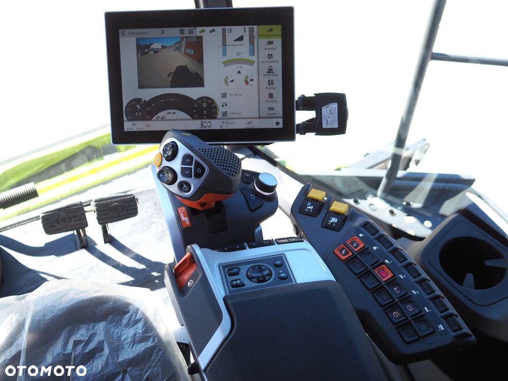 Claas Trion 720 MONTANA + V680 - 10