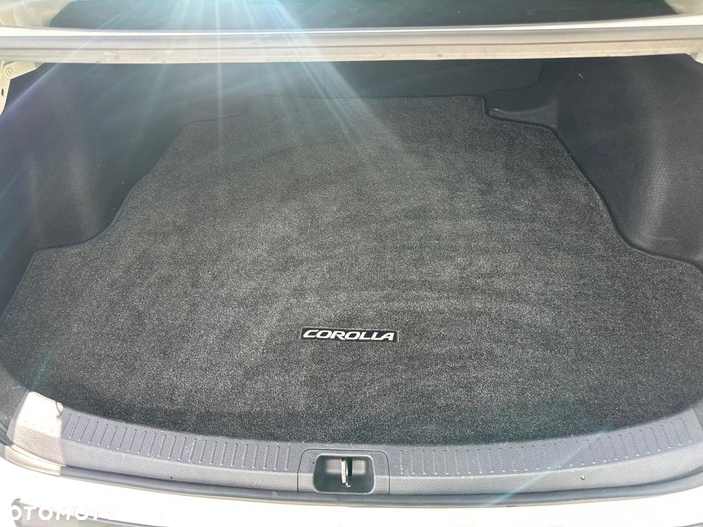 Toyota Corolla - 12
