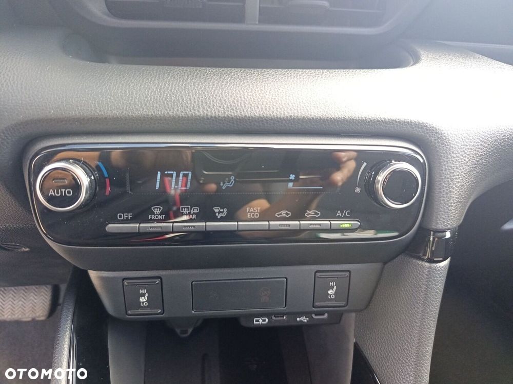 Toyota Yaris Hybrid 1.5 Style - 31