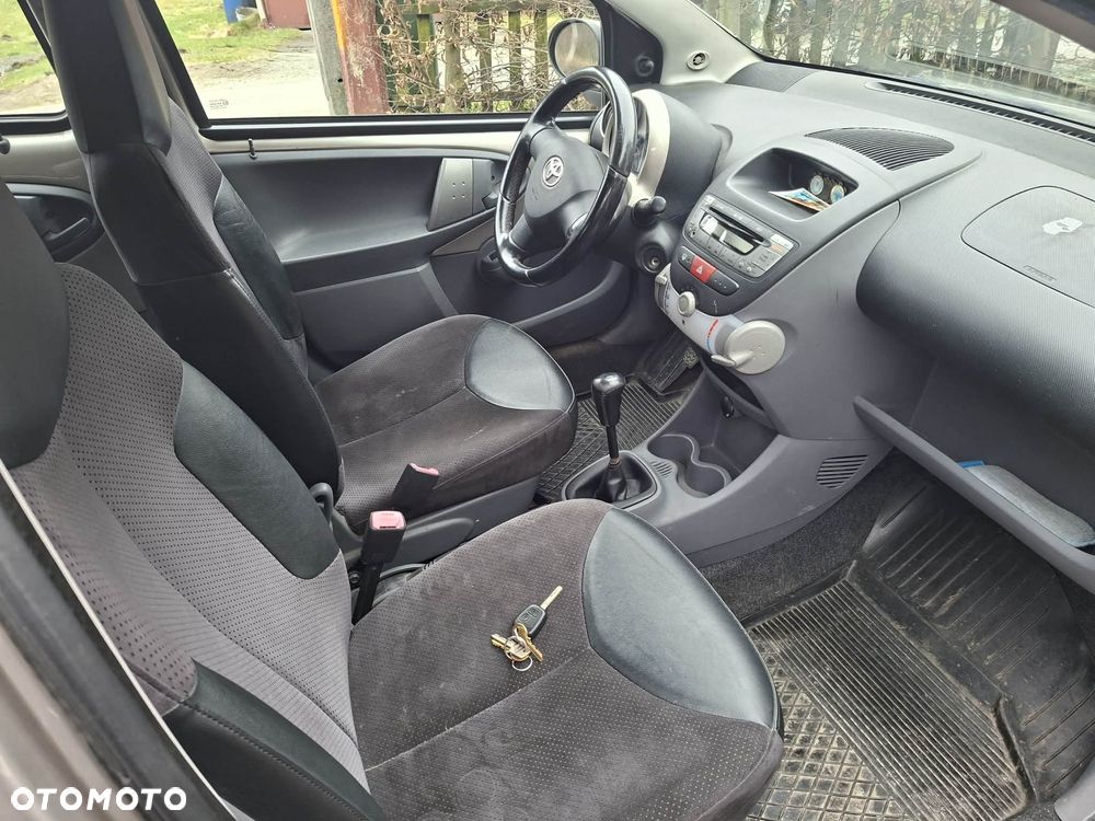 Toyota Aygo Standard - 10