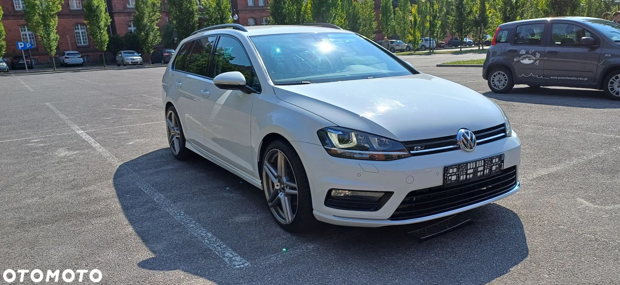 Volkswagen Golf - 1