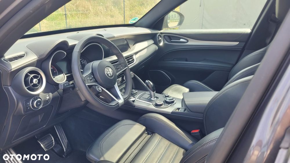 Alfa Romeo Stelvio 2.0 Turbo 16V AT8-Q4 B-Tech - 8