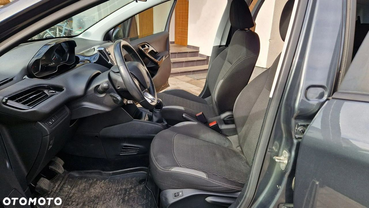 Peugeot 208 - 18