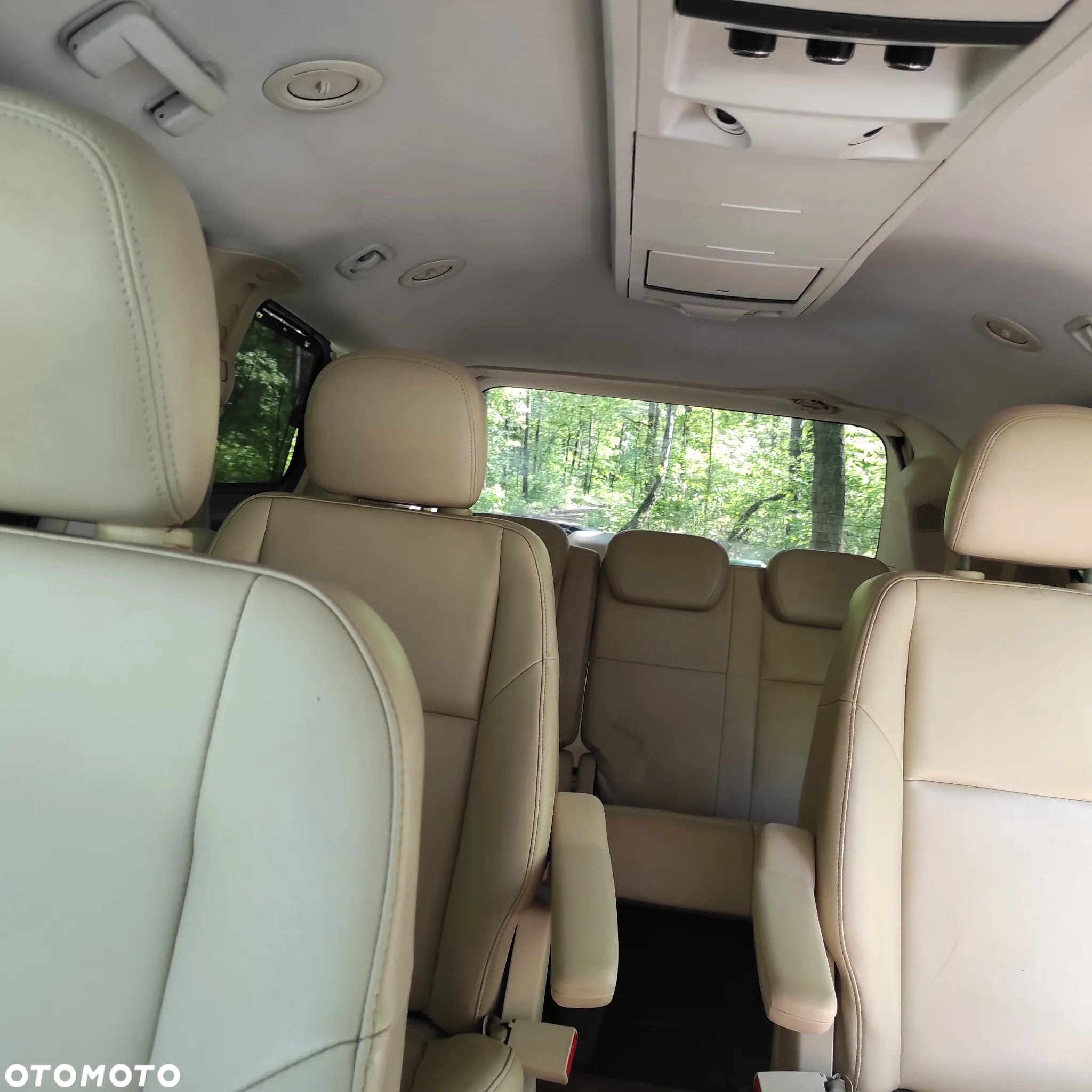 Volkswagen Routan - 8