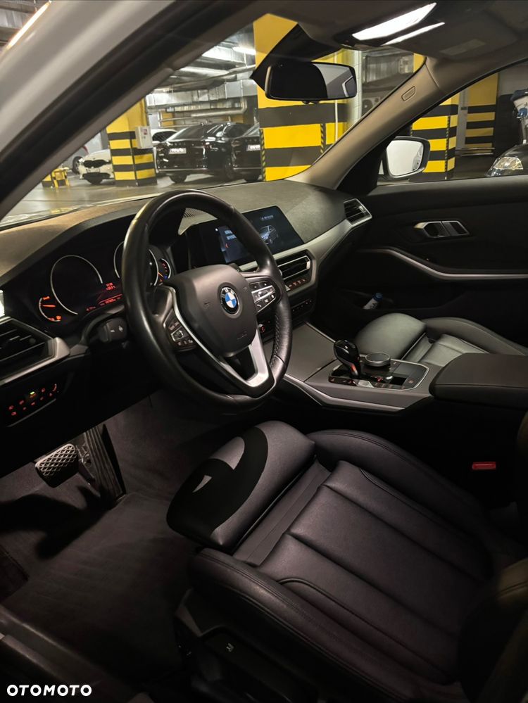 BMW Seria 3 320d xDrive - 10