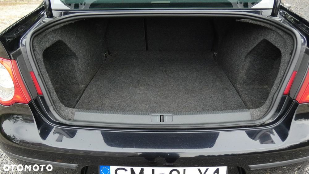 Volkswagen Passat 1.6 Trendline - 23