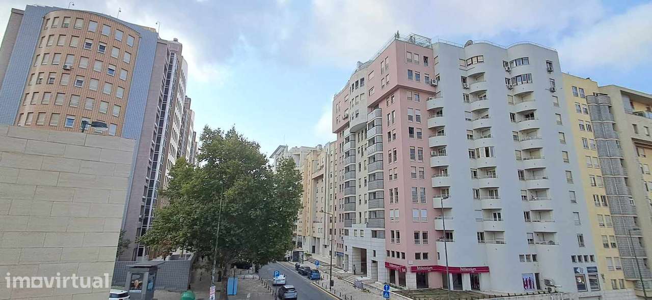 Apartamento T1 com garagem, em ótima zona de Lisboa - Grande imagem: 4/32
