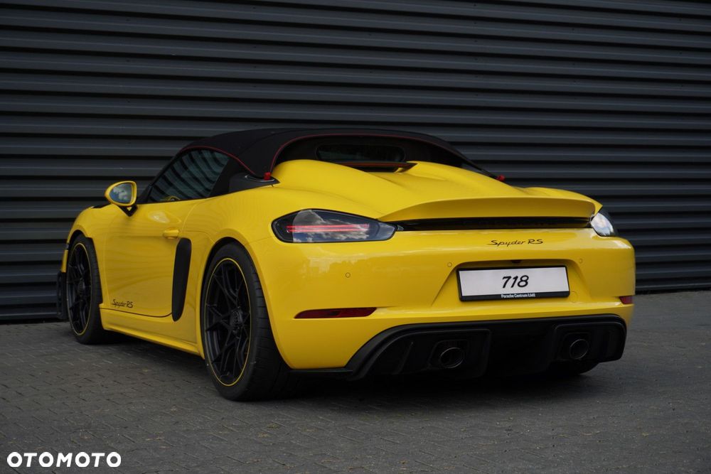 Porsche 718 Spyder - 11