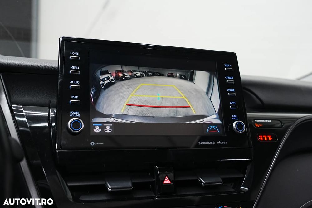 Toyota Camry Luxury - 27